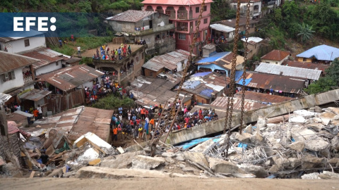 Al menos ocho muertos, incluidos tres niños, en un derrumbe de un edificio en Sierra Leona Al menos ocho muertos, incluidos tres niños, en un derrumbe de un edificio en Sierra Leona