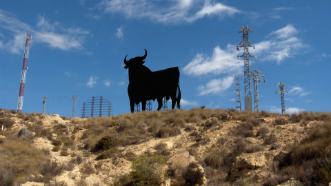 Uno de los siete toros de Osborne de la provincia de Alicante. WIKIPEDIA Uno de los siete toros de Osborne de la provincia de Alicante. WIKIPEDIA