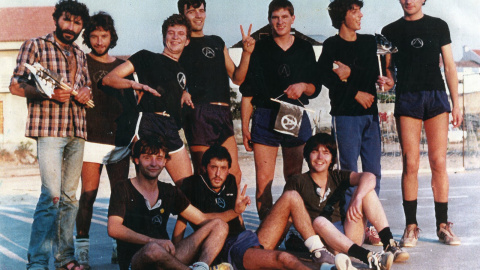 El equipo de futbito Dejadnos Vivir, en el verano del 82. Sólo sobrevivieron tres jugadores, entre ellos Padín, a la izquierda.