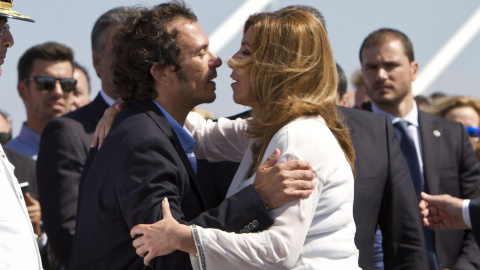 La presidenta de la Junta de Andalucía, Susana Díaz, y el alcalde de Cádiz, José María González, 'Kichi', se saludan durante el acto de inauguración del Puente de la Constitución, en septiembre de 2015. EFE La presidenta de la Junta de Andalucía, Susana Díaz, y el alcalde de Cádiz, José María González, 'Kichi', se saludan durante el acto de inauguración del Puente de la Constitución, en septiembre de 2015. EFE