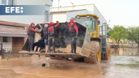 Tareas de rescate de la UME en el barrio de la Alameda en Utiel Tareas de rescate de la UME en el barrio de la Alameda en Utiel