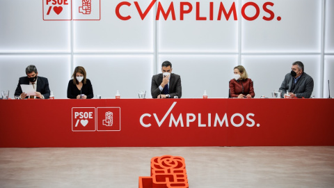 (I-D) El ministro de Inclusión, Seguridad Social y Migraciones, José Luis Escrivá; la vicesecretaria general del partido, Adriana Lastra; el presidente del Gobierno, Pedro Sánchez; la vicepresidenta primera del Gobierno y ministra de Asunt (I-D) El ministro de Inclusión, Seguridad Social y Migraciones, José Luis Escrivá; la vicesecretaria general del partido, Adriana Lastra; el presidente del Gobierno, Pedro Sánchez; la vicepresidenta primera del Gobierno y ministra de Asunt