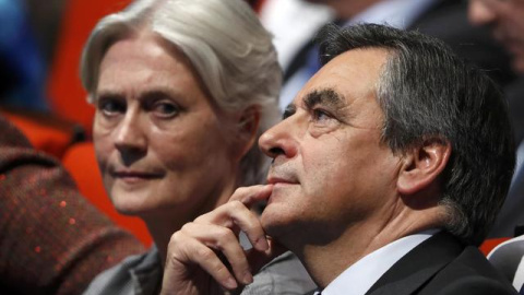 François Fillon haría otorgado un puesto a su mujer como asistente parlamentaria durante ocho años mientras era ministro de Asuntos Sociales. REUTERS François Fillon haría otorgado un puesto a su mujer como asistente parlamentaria durante ocho años mientras era ministro de Asuntos Sociales. REUTERS