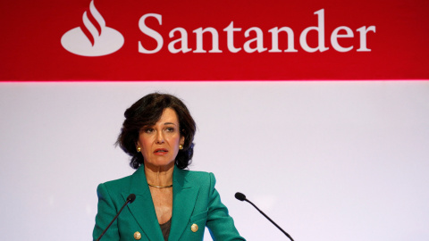La presidenta del Banco Santander, Ana P. Botin, durante la presentación de los resultados anuales de 2016, en la Ciudad Financiera de la localidad madrileña de Boadilla del Monte. REUTERS/Juan Medina
