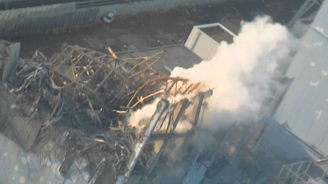 "Humo blanco" saliendo de la unidad 3 de Fukushima I. "Humo blanco" saliendo de la unidad 3 de Fukushima I.
