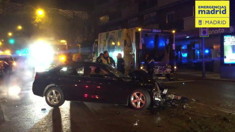 Cinco heridos en un accidente de tráfico en la calle Alcalá Cinco heridos en un accidente de tráfico en la calle Alcalá