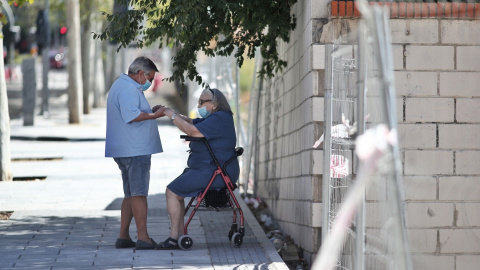 Una pareja de ancianos en Madrid. E.P./ Una pareja de ancianos en Madrid. E.P./