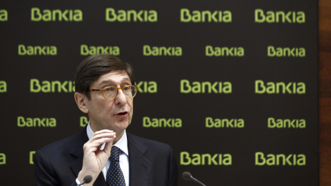El presidente de Bankia, José Ignacio Goirigolzarri, durante la rueda de prensa que ha ofrecido para presentar los resultados de la entidad en 2016 y las medidas para devolver las cláusulas suelo. EFE/Emilio Naranjo El presidente de Bankia, José Ignacio Goirigolzarri, durante la rueda de prensa que ha ofrecido para presentar los resultados de la entidad en 2016 y las medidas para devolver las cláusulas suelo. EFE/Emilio Naranjo