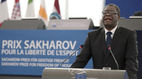Denis Mukwege, durante la ceremonia de entrega del Premio Sájarov en el Parlamento Europeo. - AFP Denis Mukwege, durante la ceremonia de entrega del Premio Sájarov en el Parlamento Europeo. - AFP