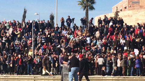 Unas 2.000 personas han asistido al acto de Pedro Sánchez en la localidad sevillana de Dos Hermanas. D.C. Unas 2.000 personas han asistido al acto de Pedro Sánchez en la localidad sevillana de Dos Hermanas. D.C.