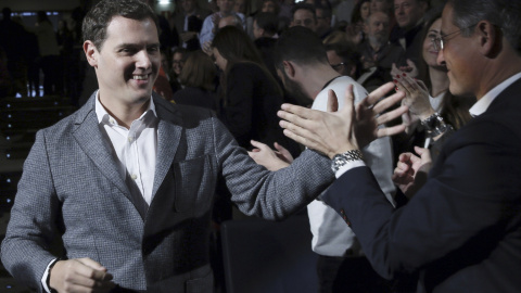 El líder de Ciudadanos, Albert Rivera, es recibido con aplausos a su llegada al acto celebrado en Madrid para presentar a los miembros de su nueva Ejecutiva. EFE/Fernando Alvarado