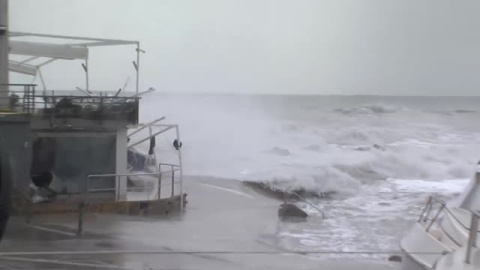 Las olas arrasan el club naútico de Benissa Las olas arrasan el club naútico de Benissa