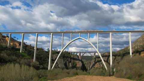 Viaducto de las obras del trazado de la línea del AVE a Galicia. E.P. Viaducto de las obras del trazado de la línea del AVE a Galicia. E.P.