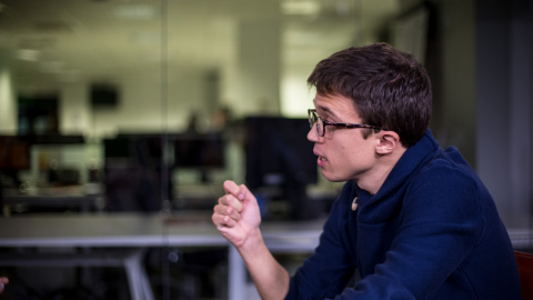 Íñigo Errejón en la redacción de 'Público', el viernes 3 de enero de 2017. JAIRO VARGAS Íñigo Errejón en la redacción de 'Público', el viernes 3 de enero de 2017. JAIRO VARGAS