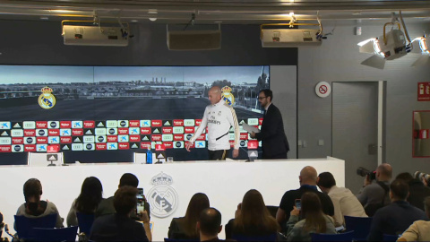Zidane ofrece una rueda de prensa Zidane ofrece una rueda de prensa