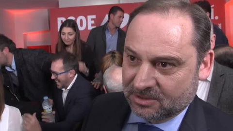 Ábalos, incómodo al ser preguntado sobre su reunión en Barajas Ábalos, incómodo al ser preguntado sobre su reunión en Barajas