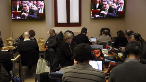 Vista de las pantallas en una de las salas de prensa, durante la declaración de Artur Mas en el juicio que el Tribunal Superior de Justicia de Cataluña celebra contra el expresidente de la Generalitat Artur Mas y las exconselleras Joana Ort Vista de las pantallas en una de las salas de prensa, durante la declaración de Artur Mas en el juicio que el Tribunal Superior de Justicia de Cataluña celebra contra el expresidente de la Generalitat Artur Mas y las exconselleras Joana Ort