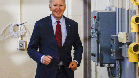 El presidente de EEUU, Joe Biden, a su llegada a un centro de formación del sindicato Laborers' International Union of North America, en DeForest(Wisconsin, EEUU). EFE/EPA/TANNEN MAURY El presidente de EEUU, Joe Biden, a su llegada a un centro de formación del sindicato Laborers' International Union of North America, en DeForest(Wisconsin, EEUU). EFE/EPA/TANNEN MAURY