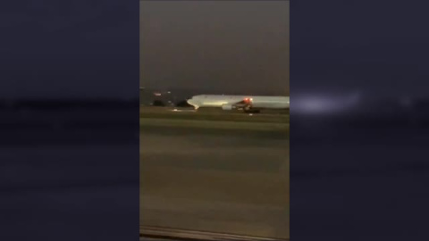 Así ha quedado la rueda que provocó el aterrizaje de emergencia Así ha quedado la rueda que provocó el aterrizaje de emergencia