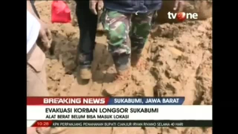 Ocho muertos en un corrimiento de tierras en Indonesia Ocho muertos en un corrimiento de tierras en Indonesia