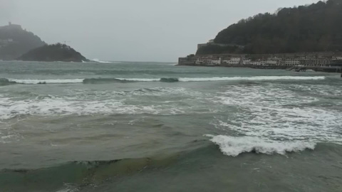 Euskadi repite alerta naranja por fuerte oleaje este miércoles Euskadi repite alerta naranja por fuerte oleaje este miércoles