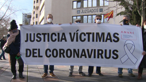 Asociación de víctimas del Covid presenta querella contra Illa y Simón Asociación de víctimas del Covid presenta querella contra Illa y Simón