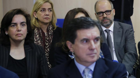 La infanta Cristina, en el banquillo de los acusados durante un momento del juicio del 'caso Nóos'. - EFE La infanta Cristina, en el banquillo de los acusados durante un momento del juicio del 'caso Nóos'. - EFE