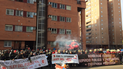 Manifestación de colectivos de bomberos contra la privatizació Manifestación de colectivos de bomberos contra la privatizació