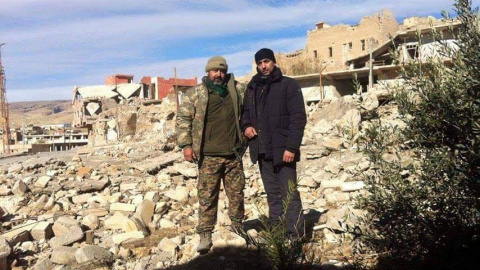 El jefe nacional de La Falange, Manuel Andrino, a las afueras de Mosul. El jefe nacional de La Falange, Manuel Andrino, a las afueras de Mosul.