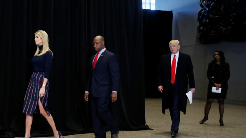 Ivanka Trump y su padre visitan este martes Museo de Historia y Cultura Afroamericana, en Washington. | REUTERS Ivanka Trump y su padre visitan este martes Museo de Historia y Cultura Afroamericana, en Washington. | REUTERS