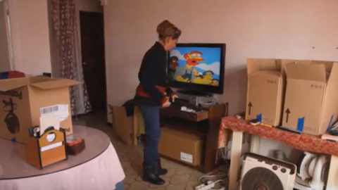 Antonia empaqueta sus cosas antes de dejar su casa. | M.S. Antonia empaqueta sus cosas antes de dejar su casa. | M.S.