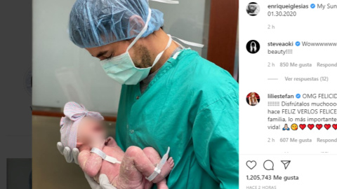 Iglesias y Kournikova presentan a su "rayo de sol" Iglesias y Kournikova presentan a su "rayo de sol"