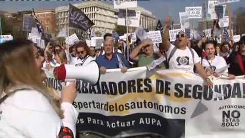 Autónomos de toda España se hacen oír en Madrid Autónomos de toda España se hacen oír en Madrid