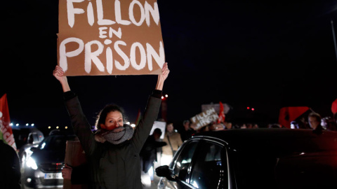 Protestas contra Fillon en Compiegne. REUTERS/Benoit Tessier Protestas contra Fillon en Compiegne. REUTERS/Benoit Tessier