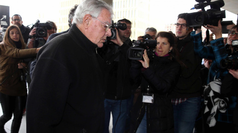 El exdirector administrativo del Palau de la Música Jordi Montul, a su llegada a la Ciutat Judicial donde la Audiencia de Barcelona juzga desde a los saqueadores confesos del Palau de la Música. EFE/Toni Albir El exdirector administrativo del Palau de la Música Jordi Montul, a su llegada a la Ciutat Judicial donde la Audiencia de Barcelona juzga desde a los saqueadores confesos del Palau de la Música. EFE/Toni Albir
