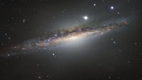 La galaxia espiral NGC 1055. EFE La galaxia espiral NGC 1055. EFE