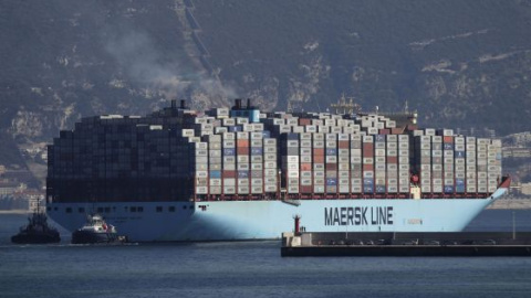El barco 'McKinney Moller', de Maersk Line, a su salida del puerto de Algeciras. EFE/A.Carrasco Ragel El barco 'McKinney Moller', de Maersk Line, a su salida del puerto de Algeciras. EFE/A.Carrasco Ragel