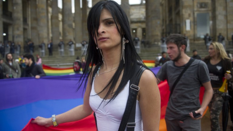 Activistas en favor de los derechos de las personas LGTBi se manifiestan en Colombia a favor del matrimonio igualitario. AFP Activistas en favor de los derechos de las personas LGTBi se manifiestan en Colombia a favor del matrimonio igualitario. AFP