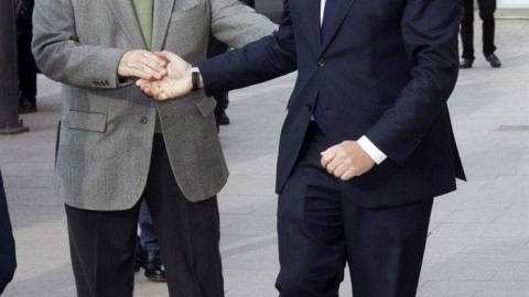 El presidente del Gobierno de Murcia, Pedro Antonio Sánchez (d), a su llegada al Tribunal Superior de Justicia de Murcia para declarar como investigado. | MARCIAL GUILLÉN (EFE) El presidente del Gobierno de Murcia, Pedro Antonio Sánchez (d), a su llegada al Tribunal Superior de Justicia de Murcia para declarar como investigado. | MARCIAL GUILLÉN (EFE)