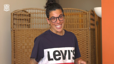 Marta Carro se despide de sus compañeras de la selección española Marta Carro se despide de sus compañeras de la selección española