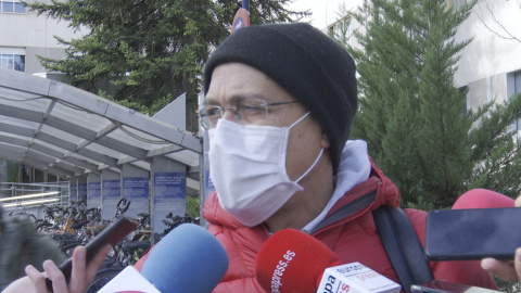 Paciente oncológico y su mujer llevan mascarilla por coronavirus Paciente oncológico y su mujer llevan mascarilla por coronavirus