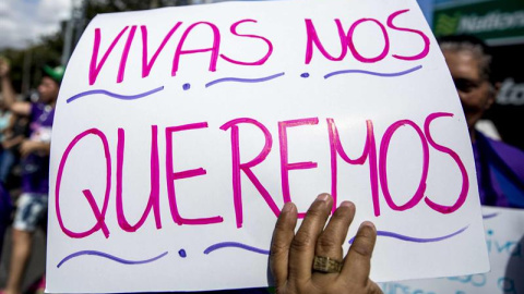 Manifestantes participan en una marcha con motivo del Día Internacional de la Mujer hoy, miércoles 8 de marzo de 2017, en Managua (Nicaragua). Cientos de mujeres nicaragüenses se manifestaron hoy en Managua a favor de la igualdad de género, Manifestantes participan en una marcha con motivo del Día Internacional de la Mujer hoy, miércoles 8 de marzo de 2017, en Managua (Nicaragua). Cientos de mujeres nicaragüenses se manifestaron hoy en Managua a favor de la igualdad de género,