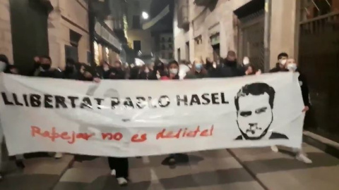 Continúan las protestas contra el encarcelamiento de Pablo Hasél en Barcelona y València Continúan las protestas contra el encarcelamiento de Pablo Hasél en Barcelona y València