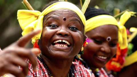 Mujeres bailan durante una ceremonica celebrada con motivo del Día Internacional de la Mujer en Bangalore (India) EFE/Jagadeesh Nv Mujeres bailan durante una ceremonica celebrada con motivo del Día Internacional de la Mujer en Bangalore (India) EFE/Jagadeesh Nv