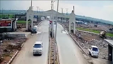 Impresionante explosión de un coche bomba captada por una cámara de seguridad Impresionante explosión de un coche bomba captada por una cámara de seguridad