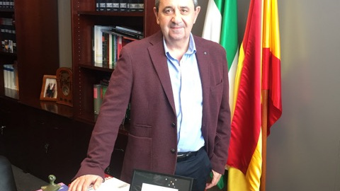 Juan Carlos Aparicio ha recibido el premio Meridiana por su labor en la defensa de la igualdad de derechos entre hombres y mujeres Juan Carlos Aparicio ha recibido el premio Meridiana por su labor en la defensa de la igualdad de derechos entre hombres y mujeres