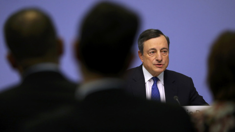 El presidente del BCE, mario Draghi, durante la rueda de prensa mensual tras la reunión del Consejo de Gobierno. REUTERS/Kai Pfaffenbach El presidente del BCE, mario Draghi, durante la rueda de prensa mensual tras la reunión del Consejo de Gobierno. REUTERS/Kai Pfaffenbach