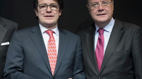 Fotografía de archivo del 19/01/2017 del secretario general del PP de Castilla y León y alcalde de Salamanca, Alfonso Fernández Mañueco (i), y el el vicesecretario autonómico de Organización y alcalde de León, Antonio Silván (d). /EFE Fotografía de archivo del 19/01/2017 del secretario general del PP de Castilla y León y alcalde de Salamanca, Alfonso Fernández Mañueco (i), y el el vicesecretario autonómico de Organización y alcalde de León, Antonio Silván (d). /EFE