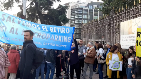 Vecinos de Retiro se concentran contra el parking de El Retiro. Vecinos de Retiro se concentran contra el parking de El Retiro.