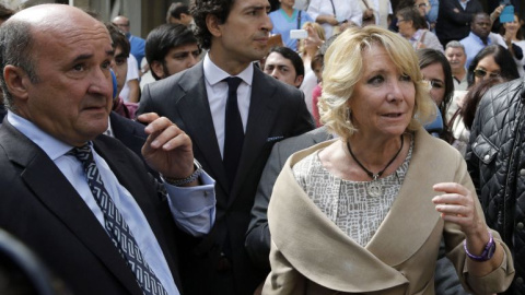 El exgerente del PP de Madrid, Beltrán Gutiérrez, con Esperanza Aguirre, en una foto de 2014. EFE El exgerente del PP de Madrid, Beltrán Gutiérrez, con Esperanza Aguirre, en una foto de 2014. EFE
